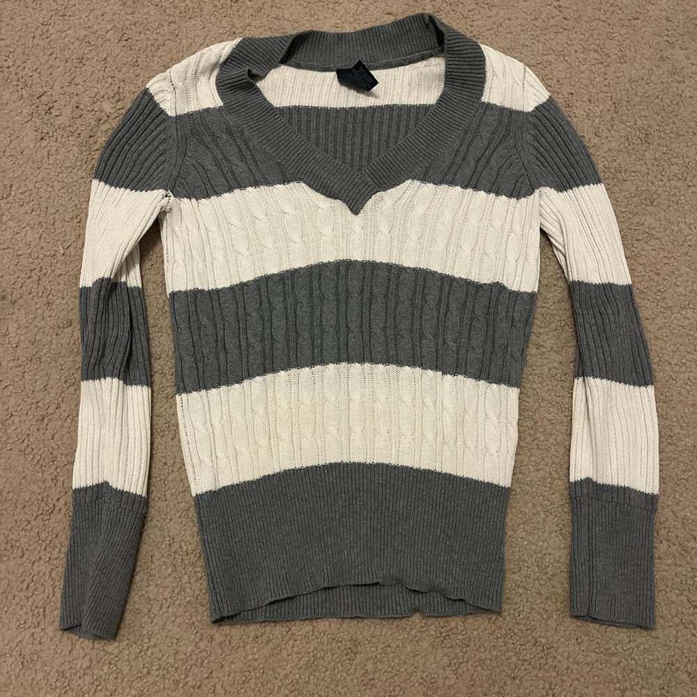 Faded Glory V-Neck Gray and Cream Sweater